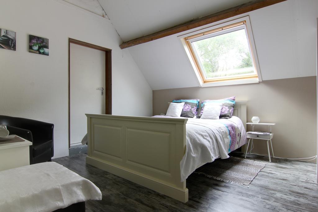 D'N Twist Bed and Breakfast Overloon Habitación foto